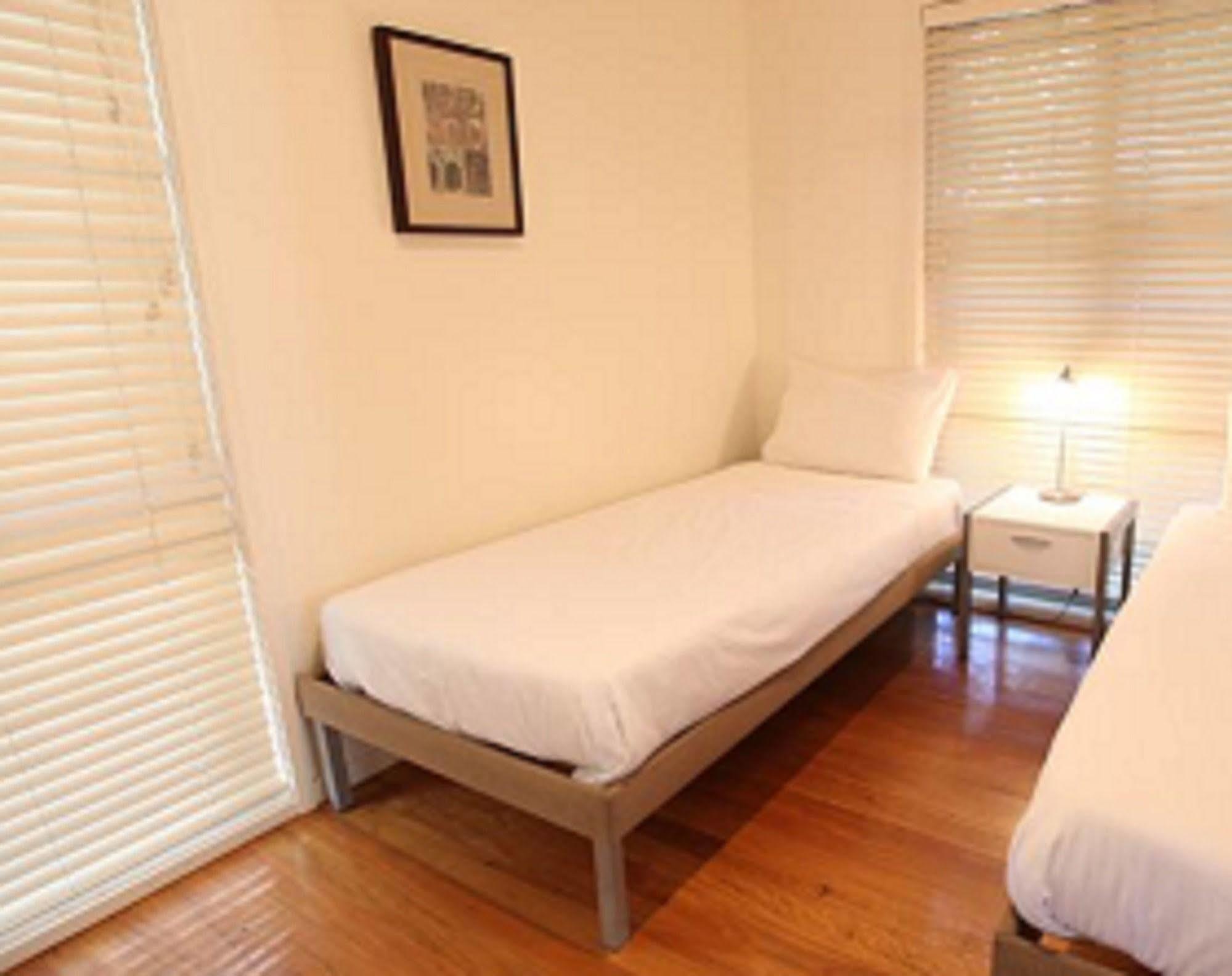 Mobys Beachside Retreat 4* Blueys Beach